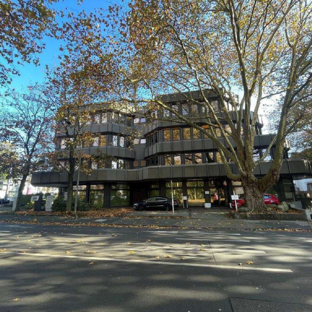 285 m² Büro- und Praxisflächen direkt an der B1