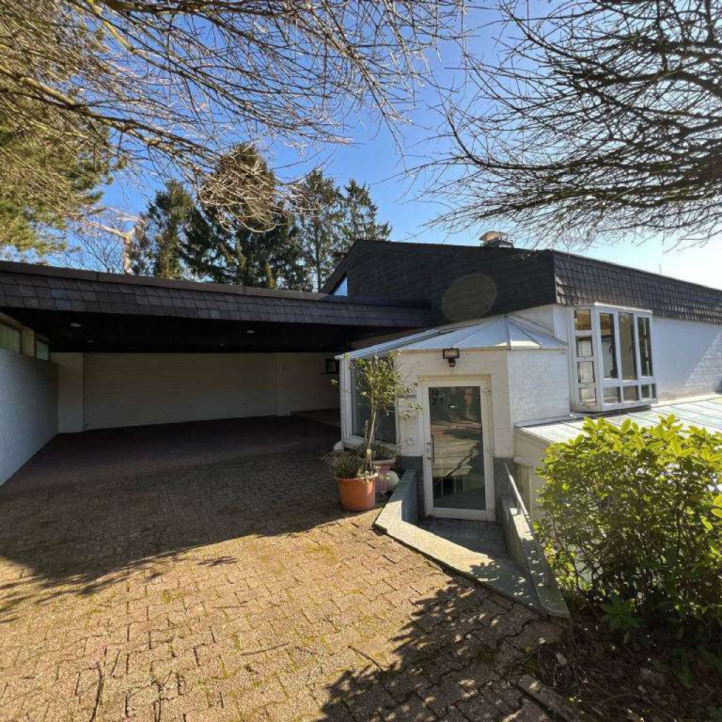 WOHNEN UND ARBEITEN UNTER EINEM DACH 
IN ATTRAKTIVER WOHNLAGE - Erbpachtgrundstück