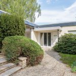 Attraktive Kapitalanlage: Bungalow mit Arztpraxis u. zusätzlichem Vermietungspotenzial
