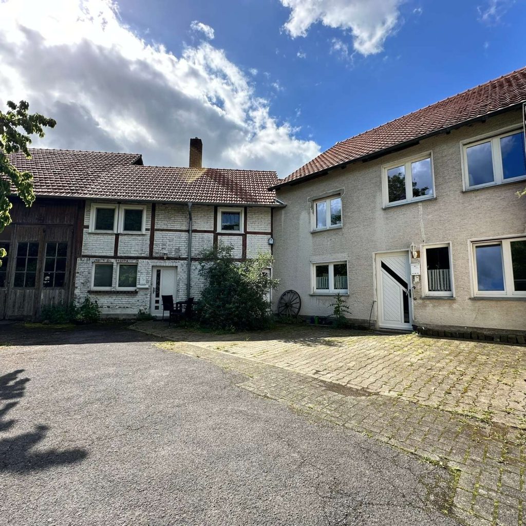 Charmantes Fachwerkhaus mit 4 Wohnungen u. traumhafter Scheune